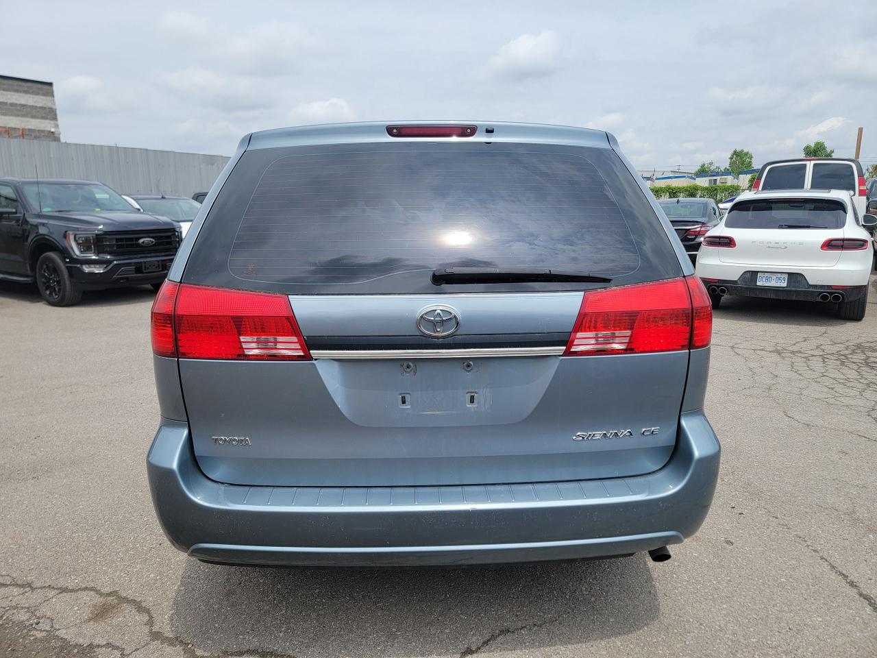 2004 Toyota Sienna CE - Photo #4