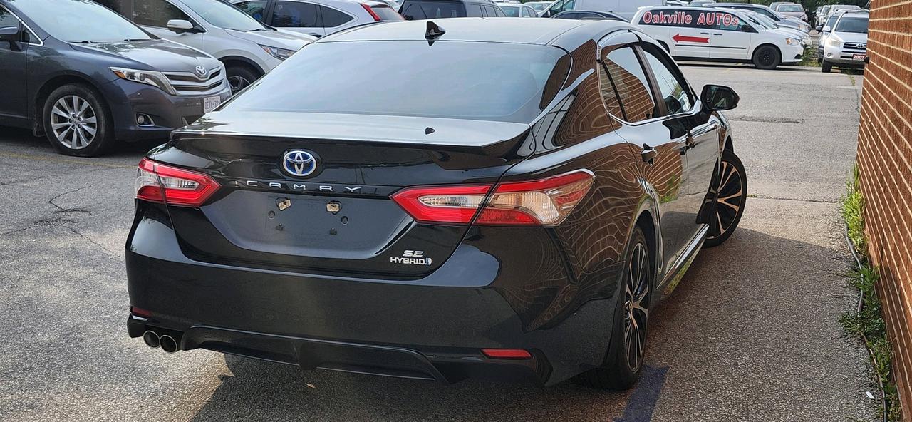 2018 Toyota Camry Hybrid SE Auto Photo