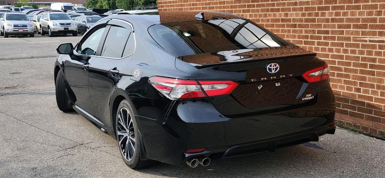 2018 Toyota Camry Hybrid SE Auto Photo2