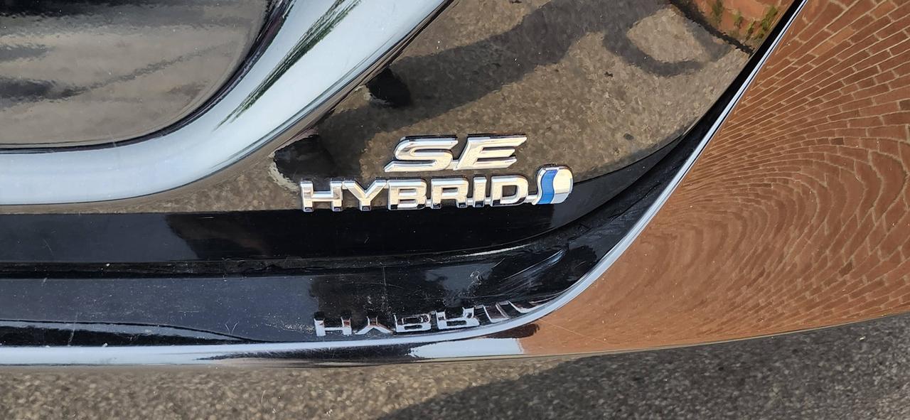 2018 Toyota Camry Hybrid SE Auto Photo