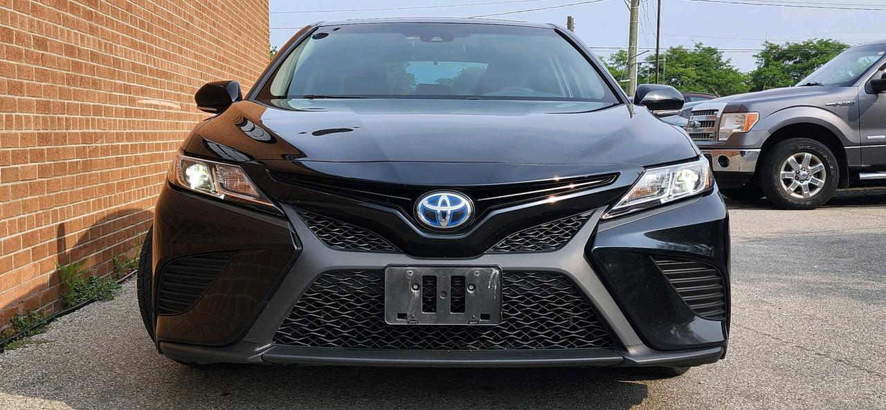 2018 Toyota Camry Hybrid SE Auto Photo
