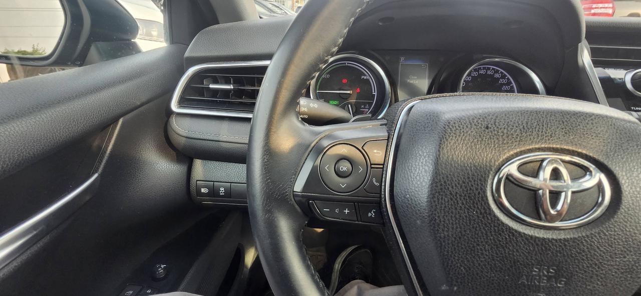 2018 Toyota Camry Hybrid SE Auto Photo