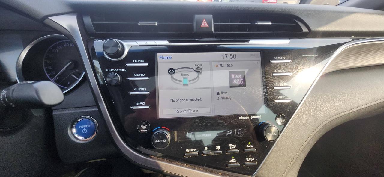 2018 Toyota Camry Hybrid SE Auto Photo