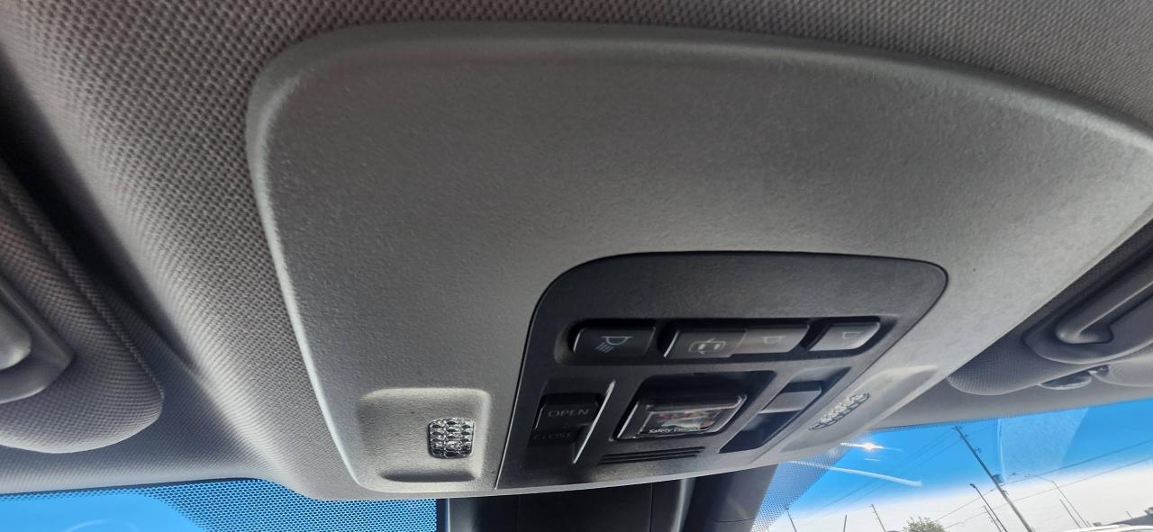 2018 Toyota Camry Hybrid SE Auto Photo