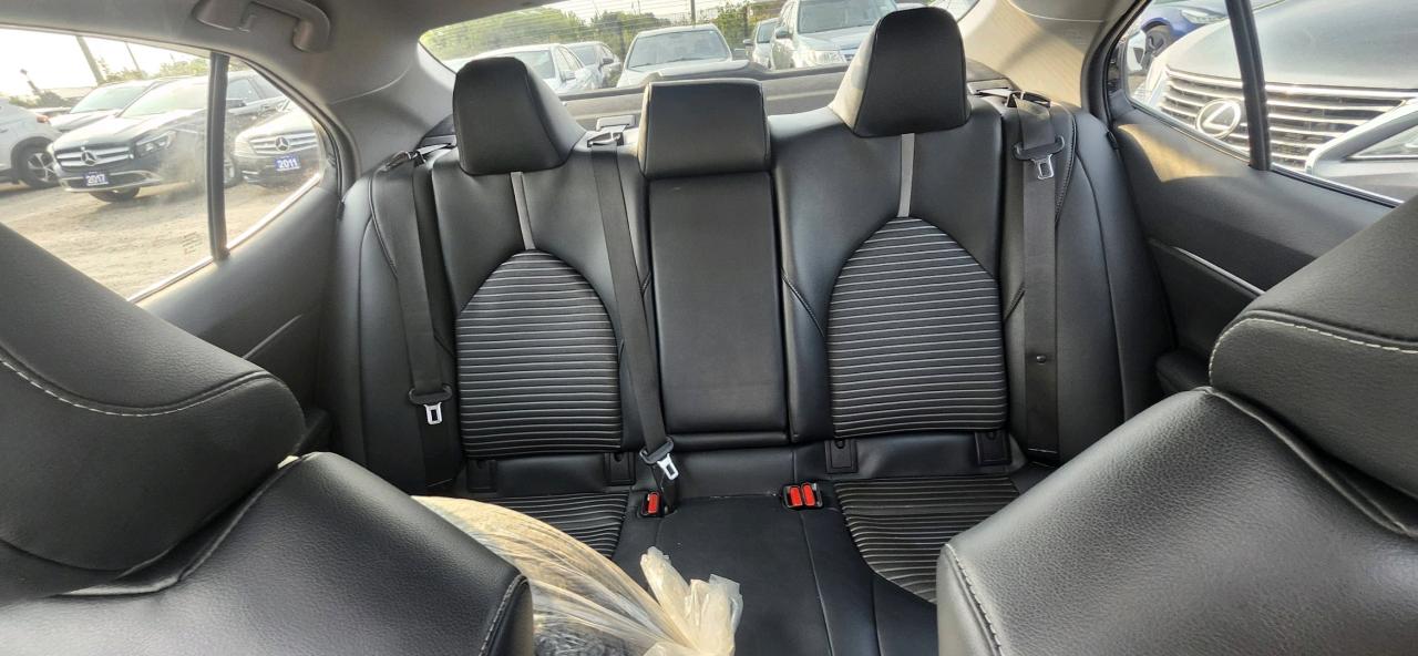 2018 Toyota Camry Hybrid SE Auto Photo