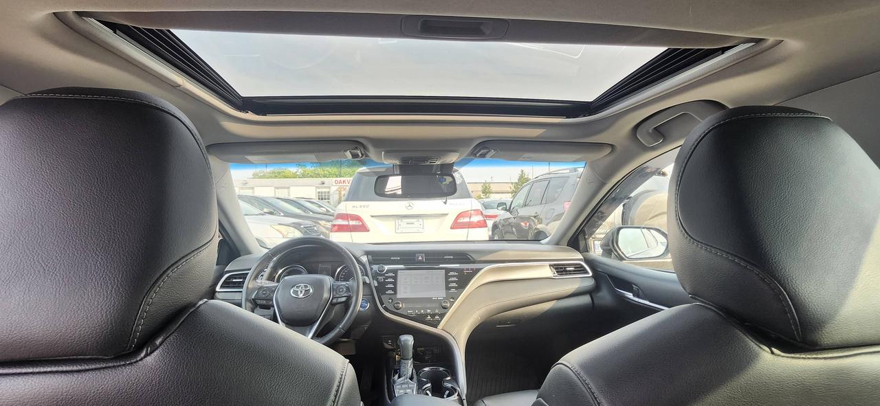 2018 Toyota Camry Hybrid SE Auto Photo