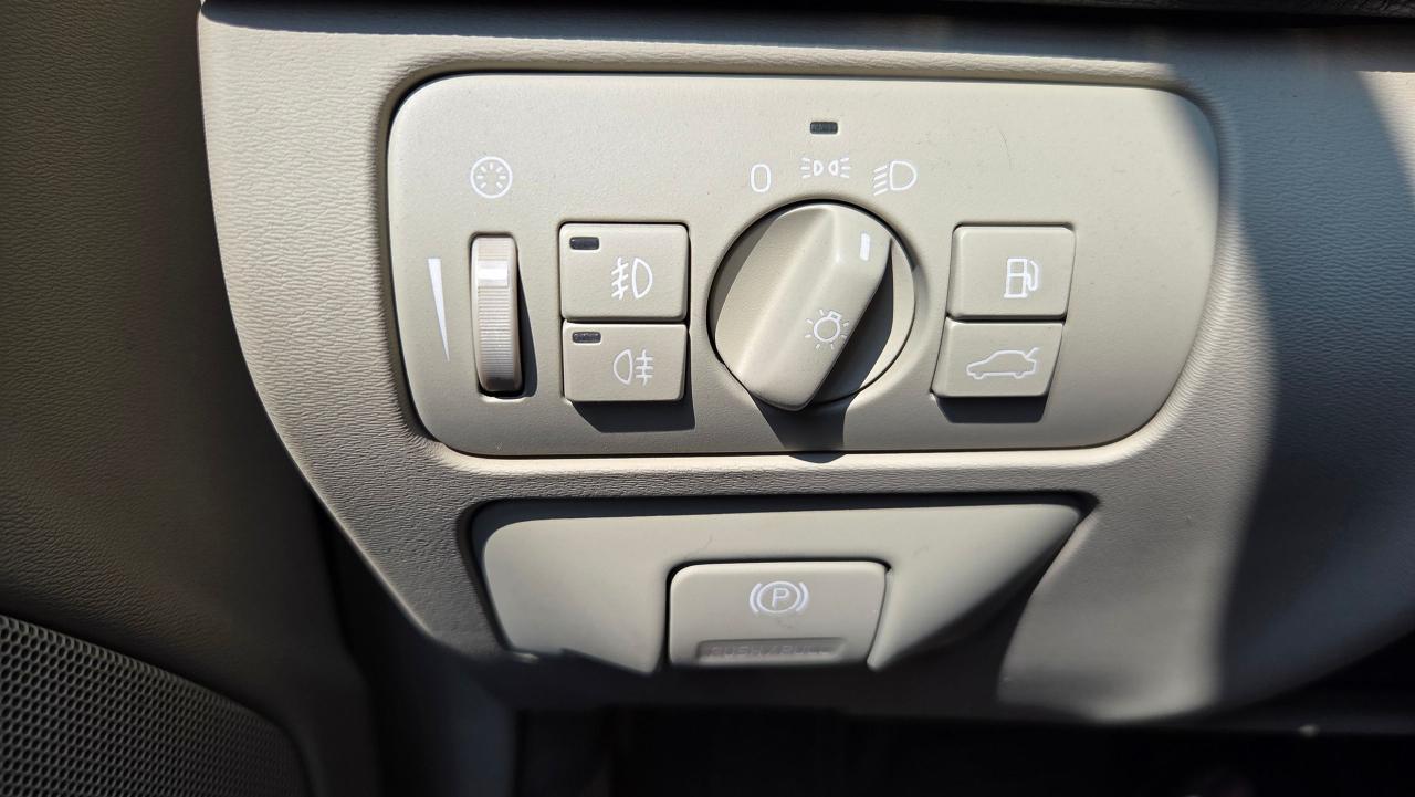 2010 Volvo XC60 AWD 5dr 3.0L T6 - Photo #15