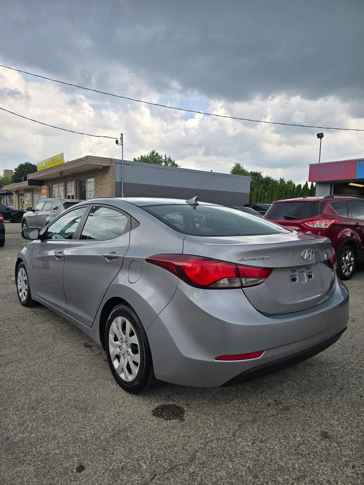 2015 Hyundai Elantra GL - Photo #4