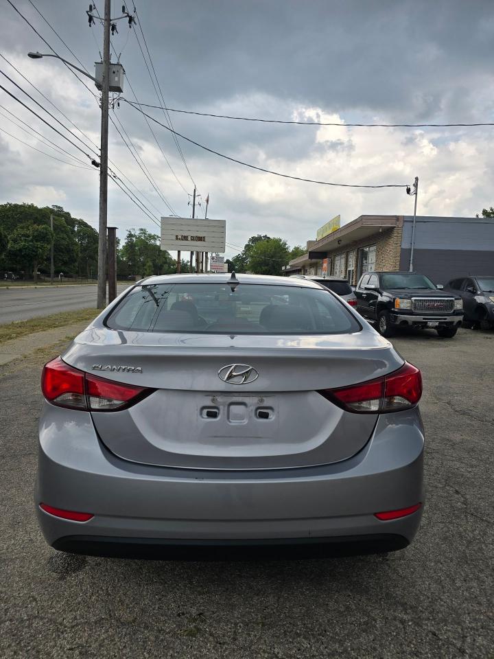 2015 Hyundai Elantra GL - Photo #11