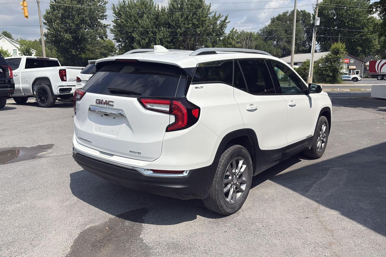 2024 GMC Terrain SLT - Photo #3