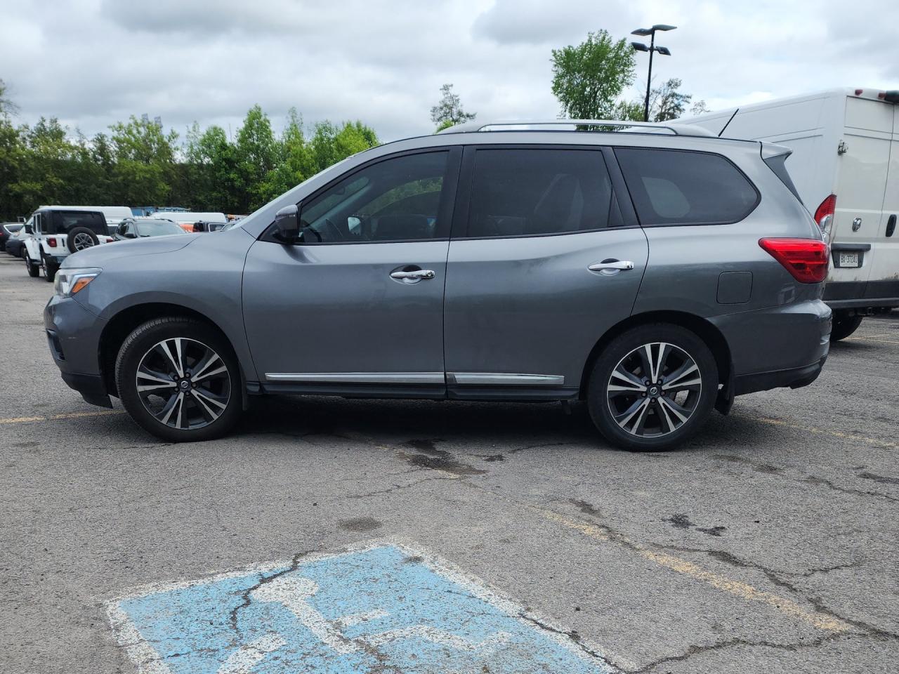 2018 Nissan Pathfinder Platinum 4WD - Photo #2
