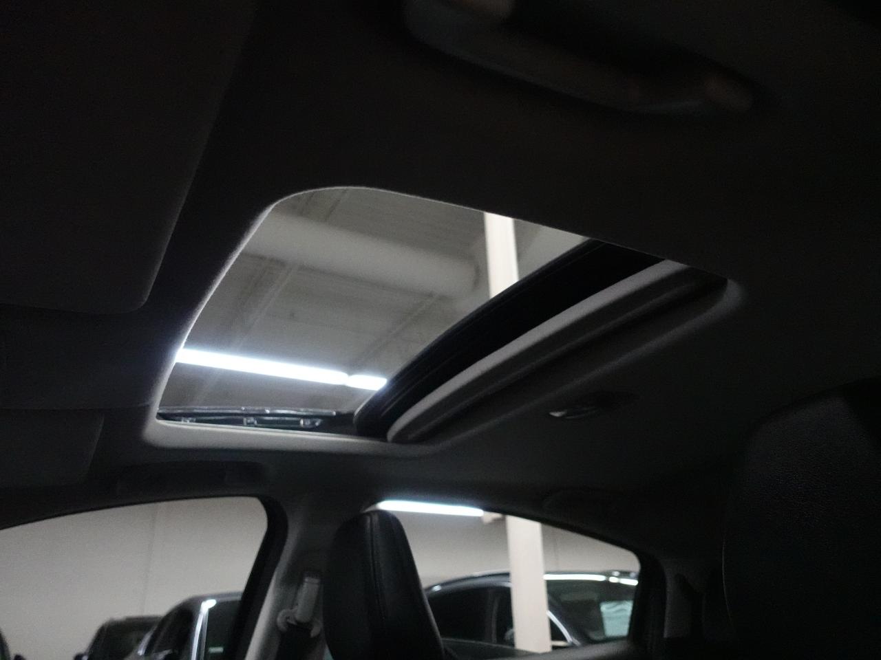2022 Honda HR-V TOURING | AWD | Nav | Leather | Sunroof | CarPlay