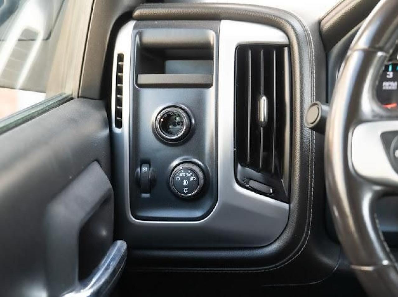 2018 GMC Sierra 1500 SLE - Photo #18