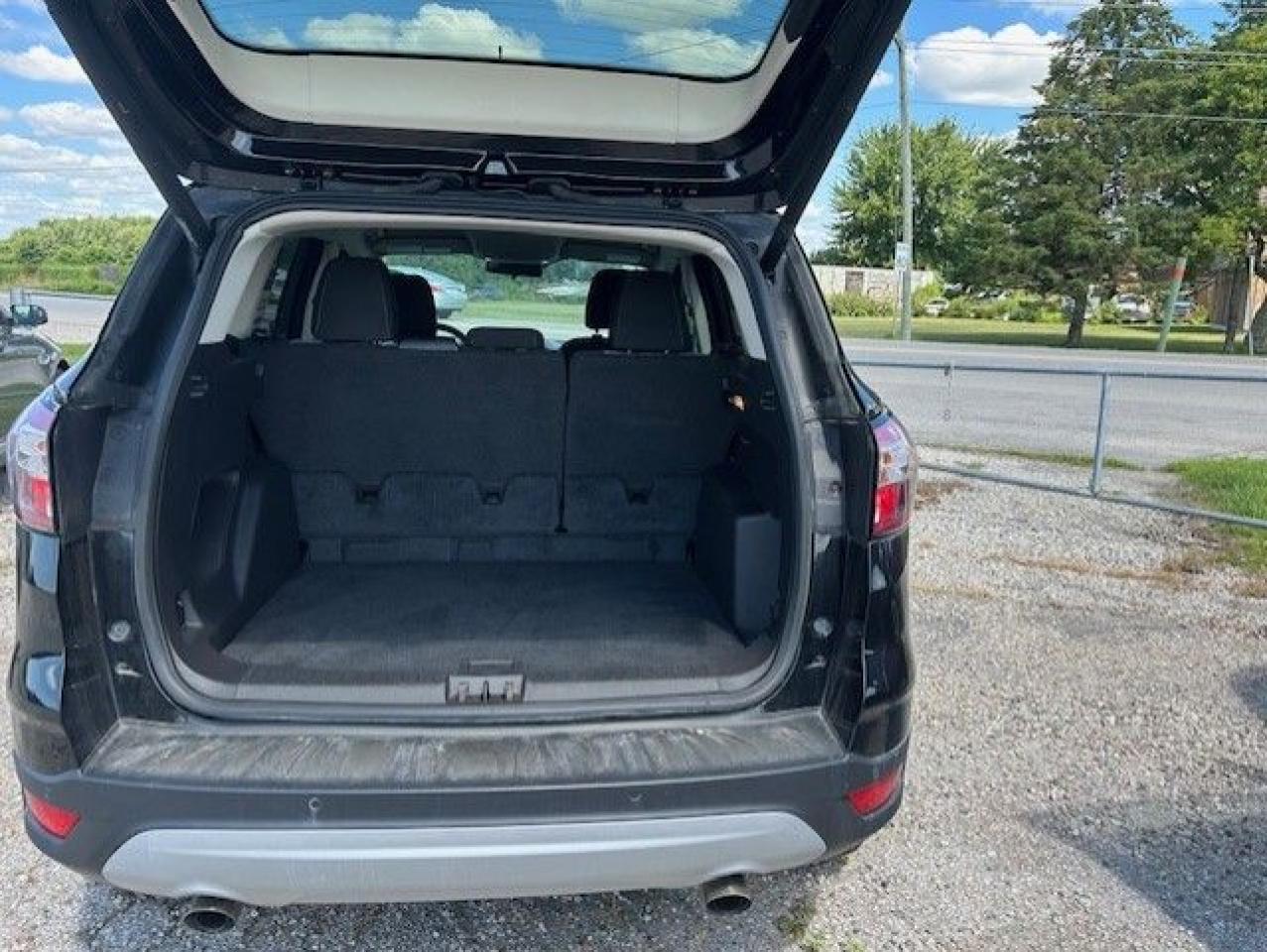 2017 Ford Escape 4WD 4dr SE Photo4