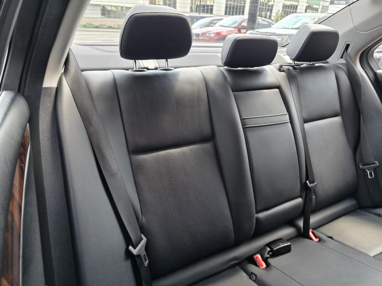 2012 Mercedes-Benz C-Class C250 4MATIC Photo
