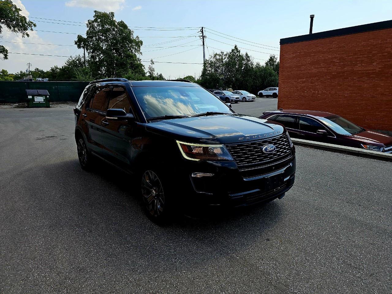 2018 Ford Explorer Sport 4WD Photo2