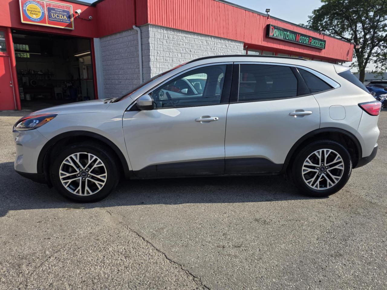 2020 Ford Escape SEL AWD Photo2