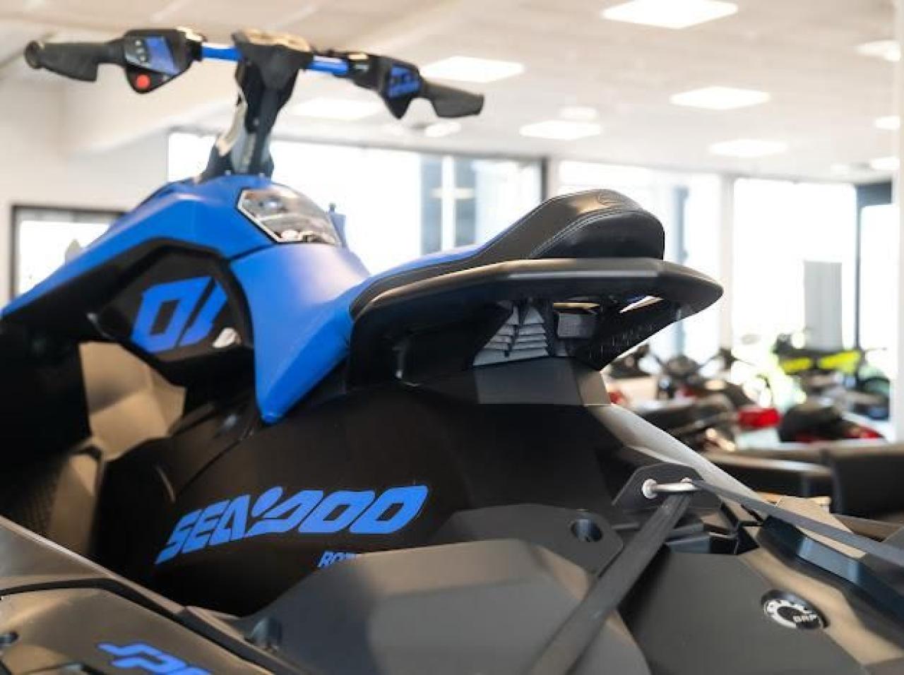 2023 Sea-Doo SPARK 2-UP TRIXX 900 - Photo #4