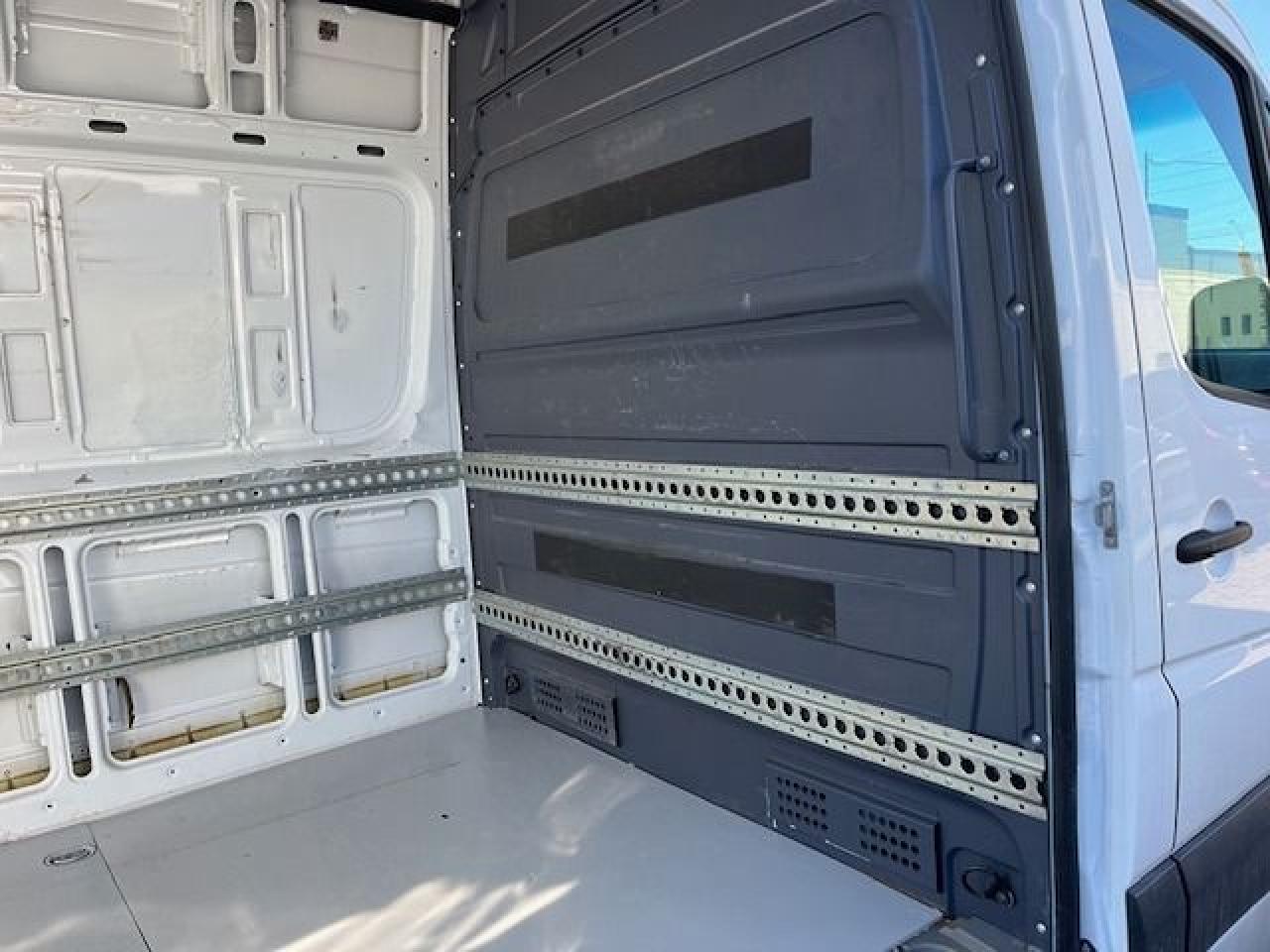 2017 Mercedes-Benz Sprinter 2500 V6 144' - Photo #5