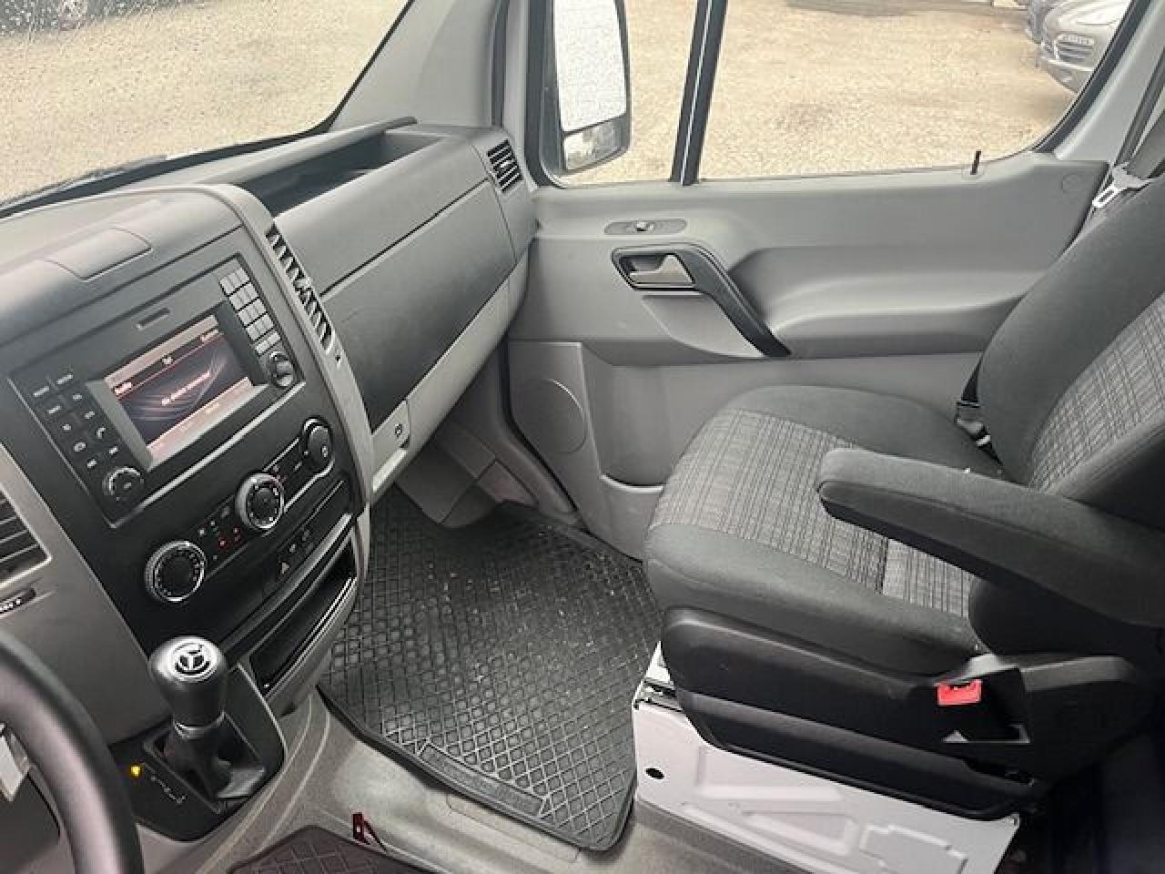 2017 Mercedes-Benz Sprinter 2500 V6 144' - Photo #7