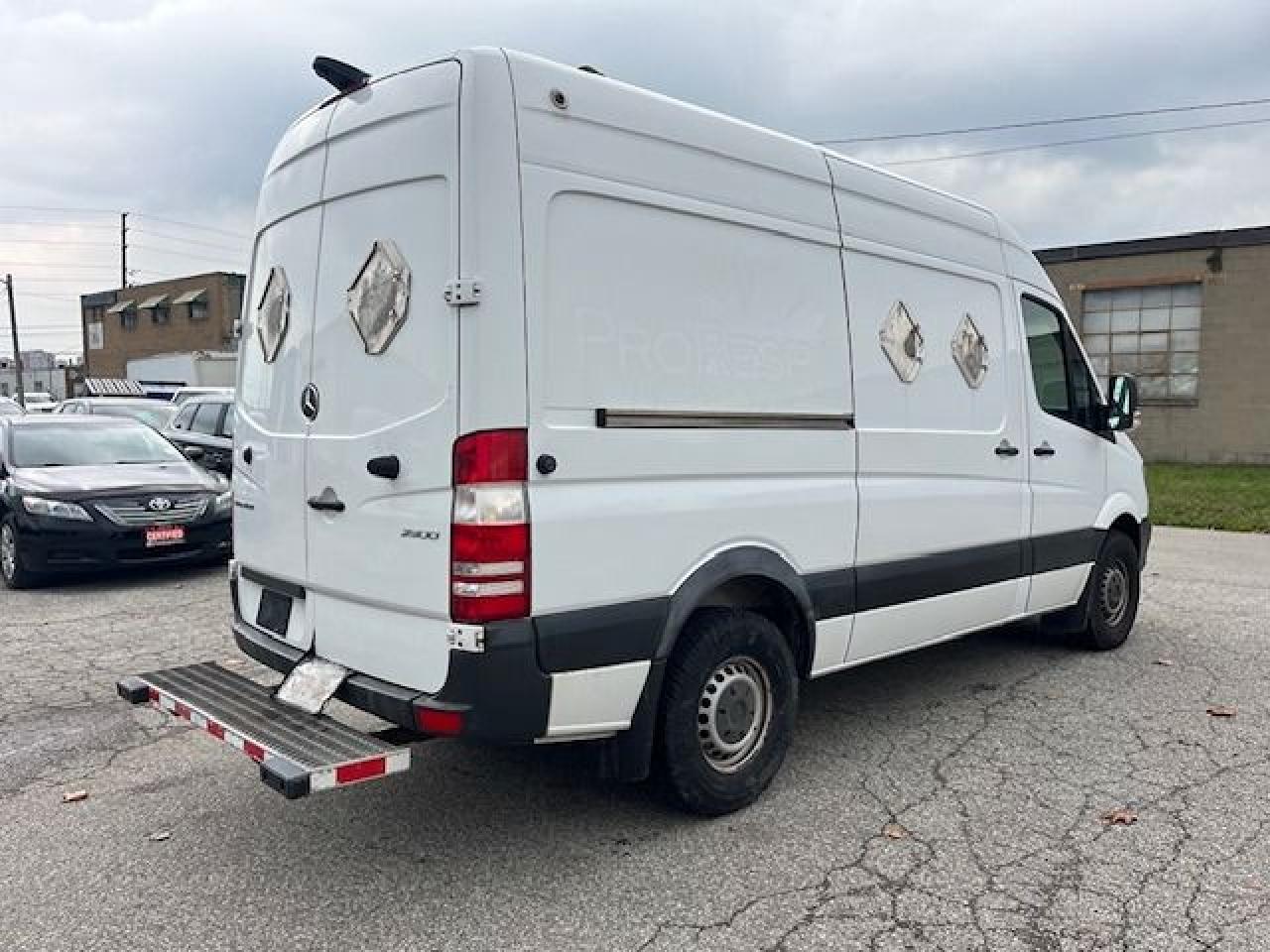2017 Mercedes-Benz Sprinter 2500 V6 144' - Photo #11