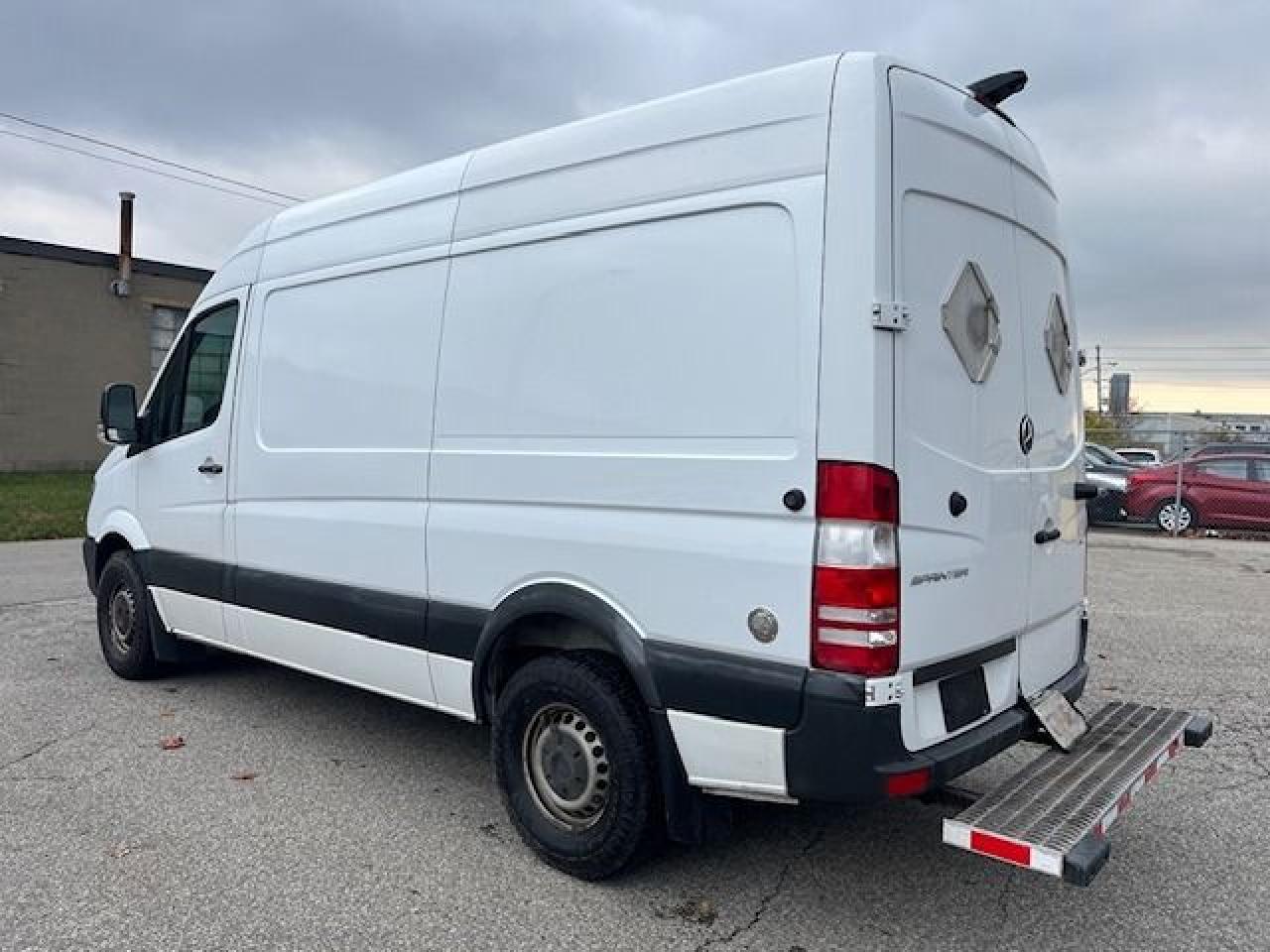 2017 Mercedes-Benz Sprinter 2500 V6 144' - Photo #12