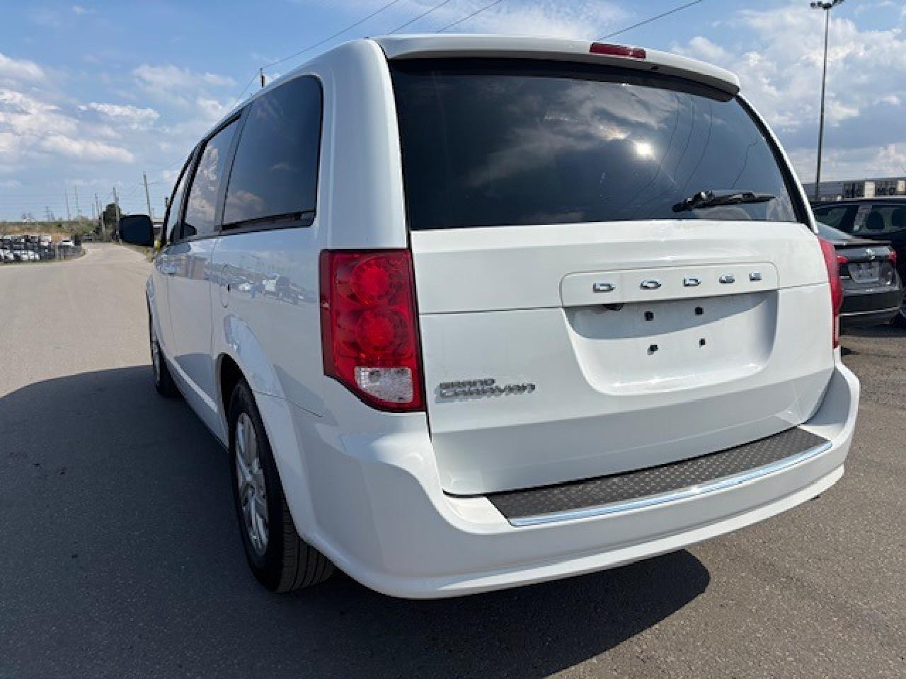 2020 Dodge Grand Caravan SXT - Photo #5