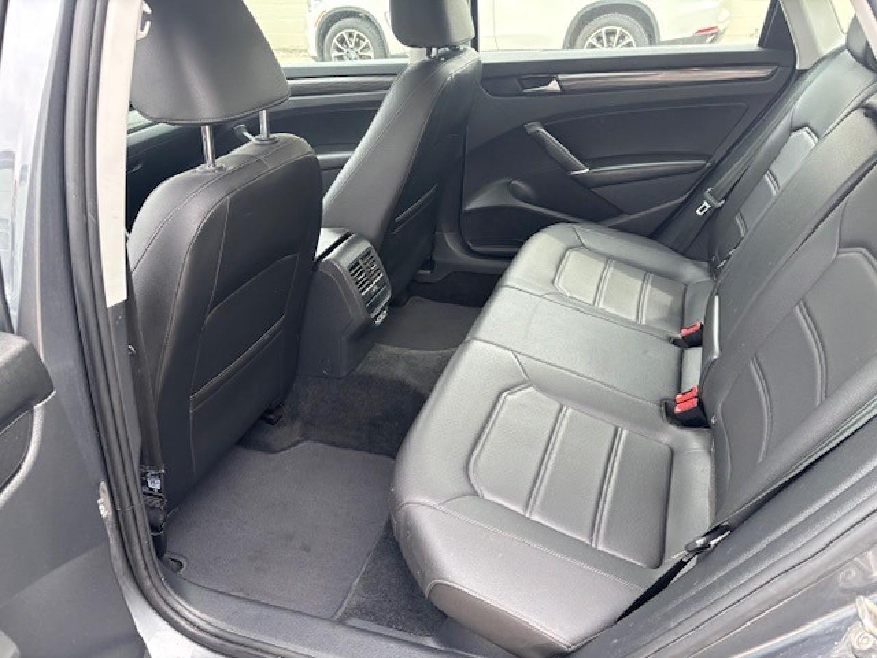 2021 Volkswagen Passat HIGHLINE - Photo #3