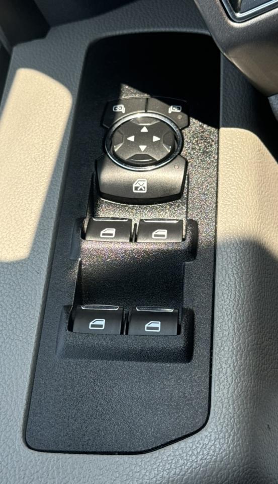 2022 Ford SUPER DUTY F-250 SRW XLT Photo