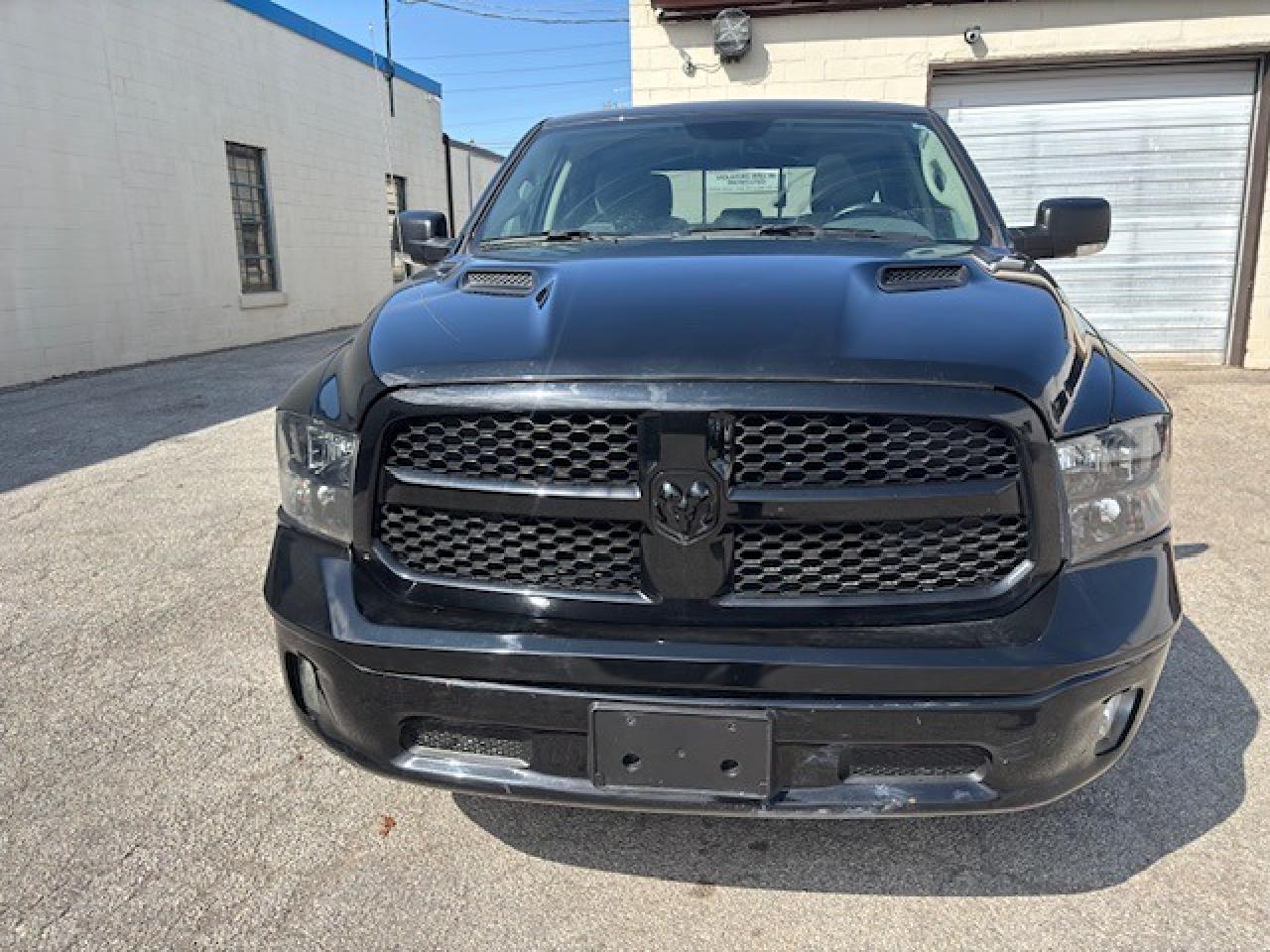 2019 RAM 1500 Classic SLT - Photo #3