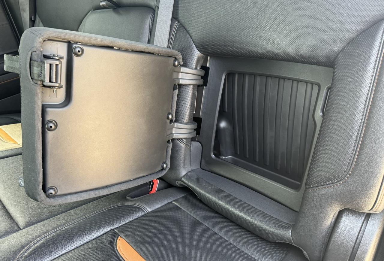 2023 GMC Sierra 1500 4WD Crew Cab 157" AT4 Photo