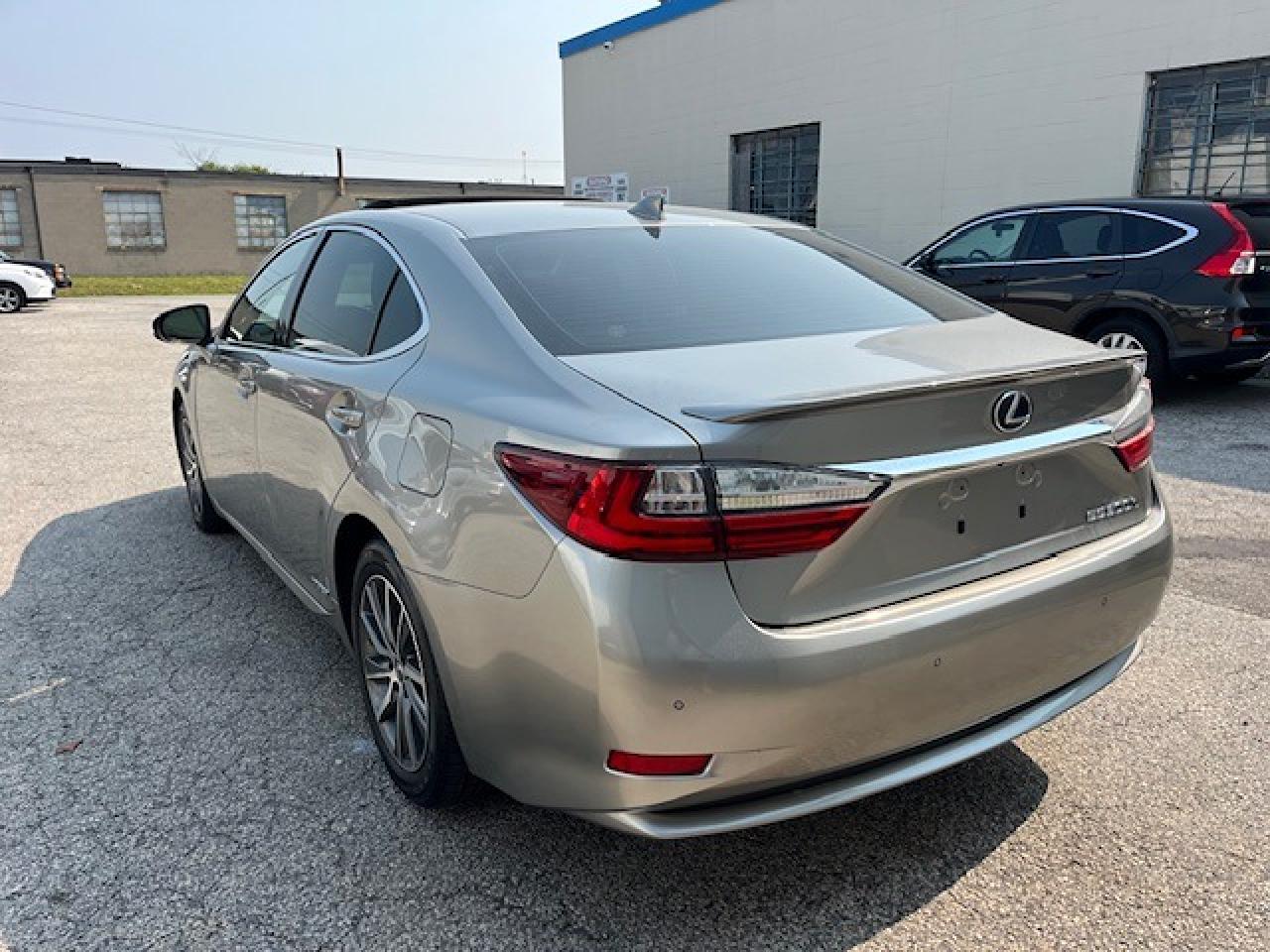 2018 Lexus ES ES 300h - Photo #7