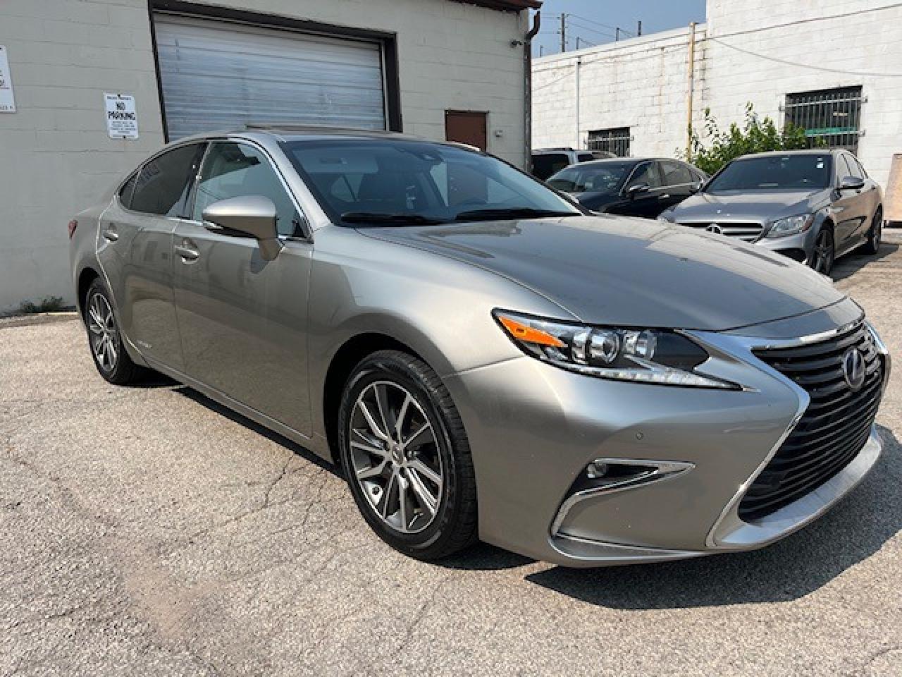 2018 Lexus ES ES 300h - Photo #3