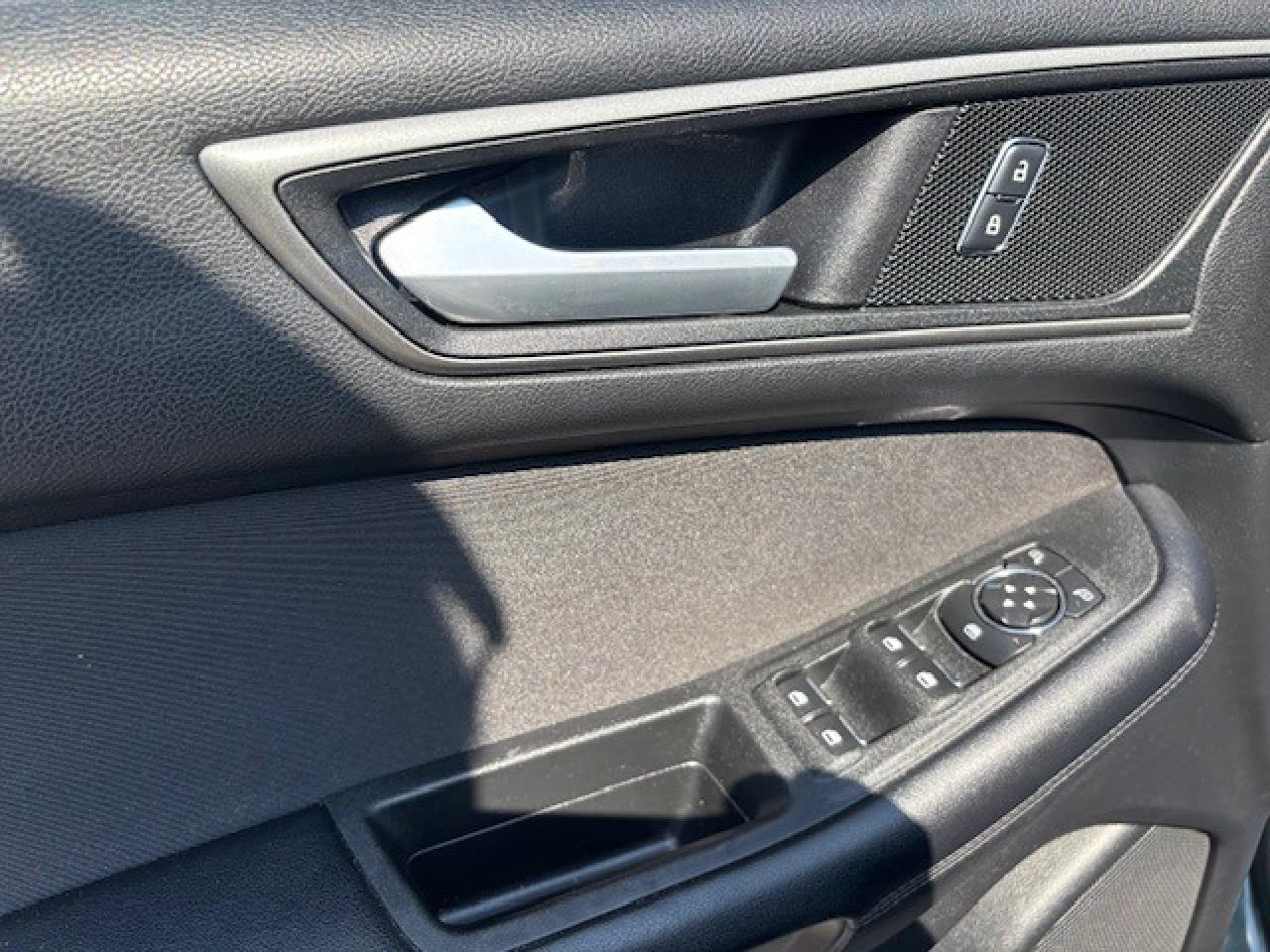 2015 Ford Edge SE - Photo #19