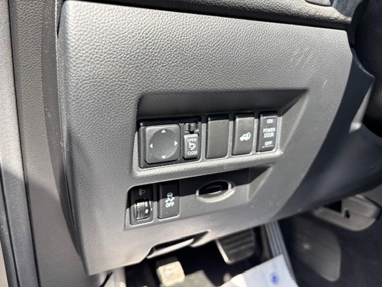 2014 Infiniti QX70 Premium - Photo #13