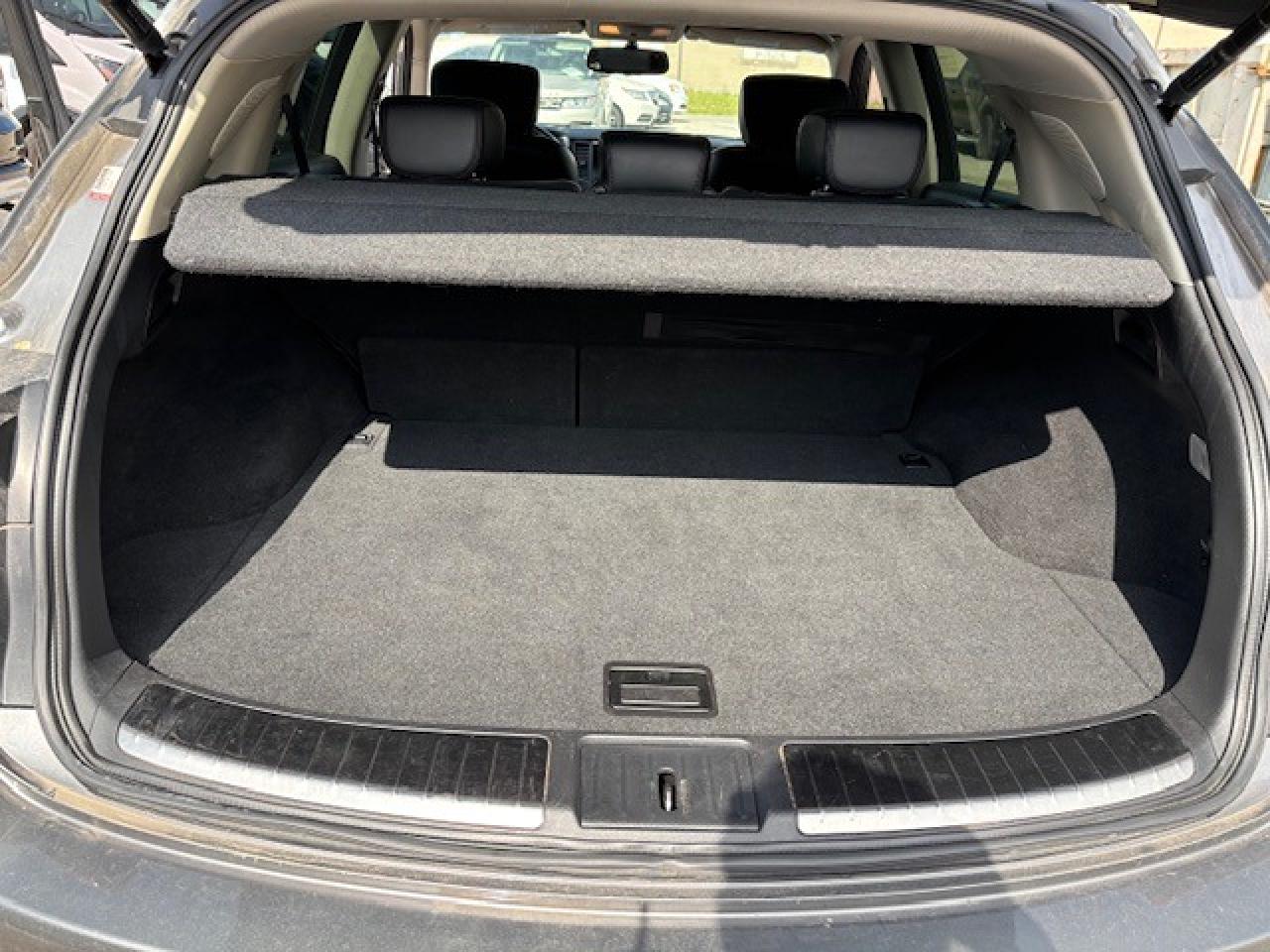 2014 Infiniti QX70 Premium - Photo #17
