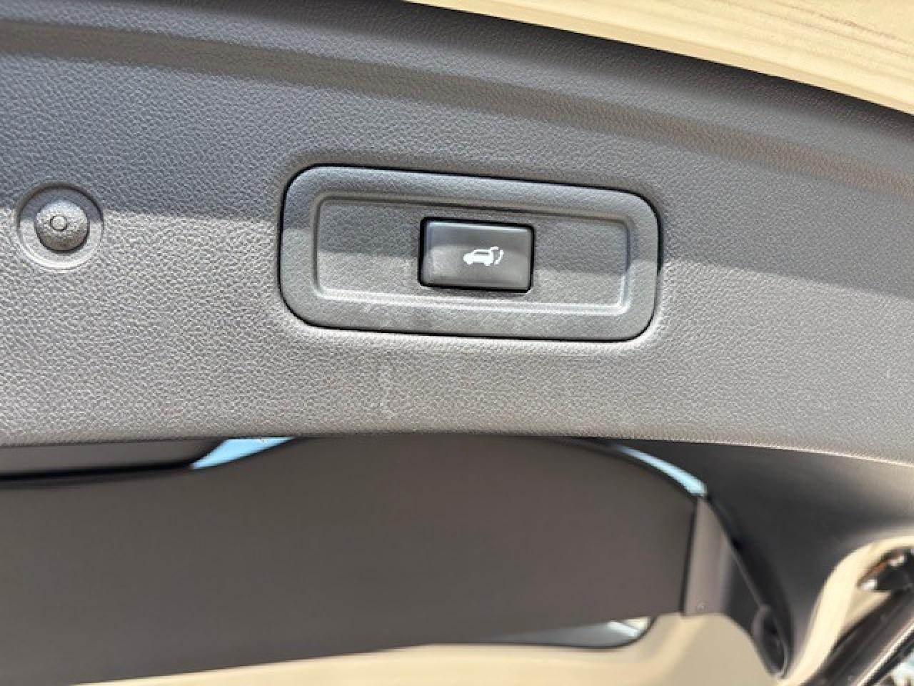 2014 Infiniti QX70 Premium - Photo #18