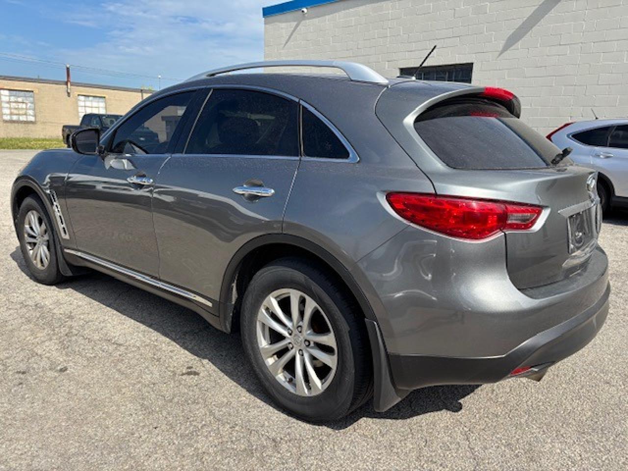 2014 Infiniti QX70 Premium - Photo #8