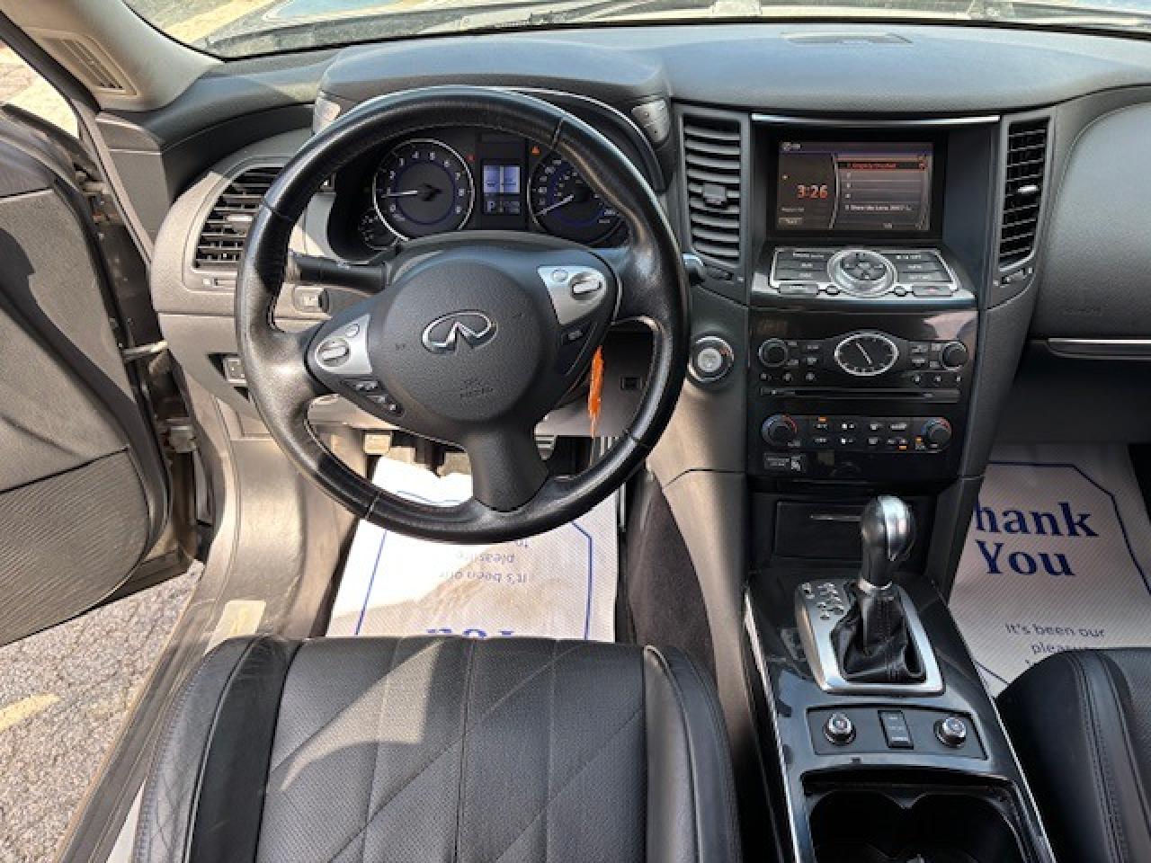 2014 Infiniti QX70 Premium - Photo #16