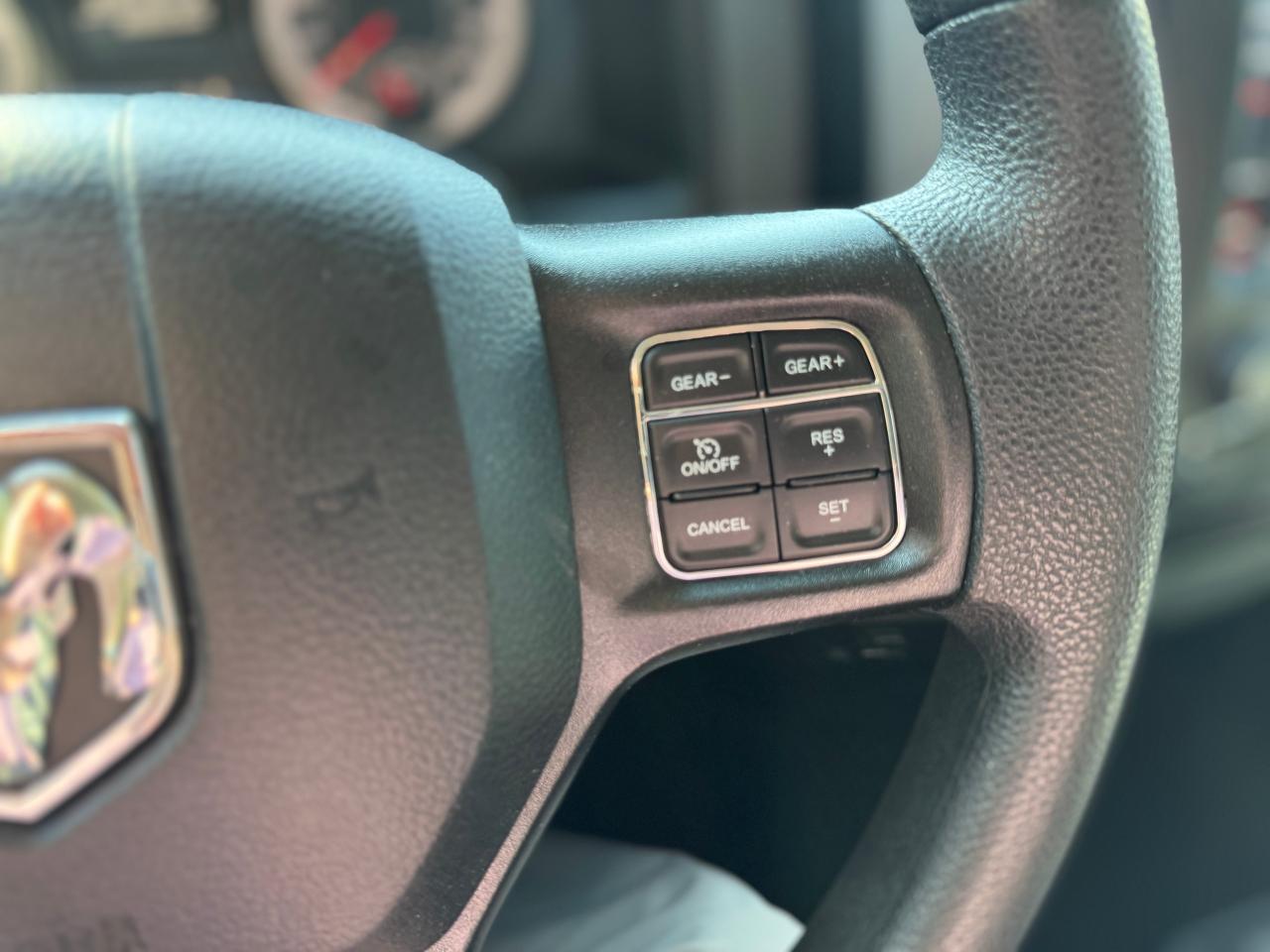 2019 RAM 1500 Classic EXPRESS 4X4 CREW CAB 5'7" BOX - Photo #13