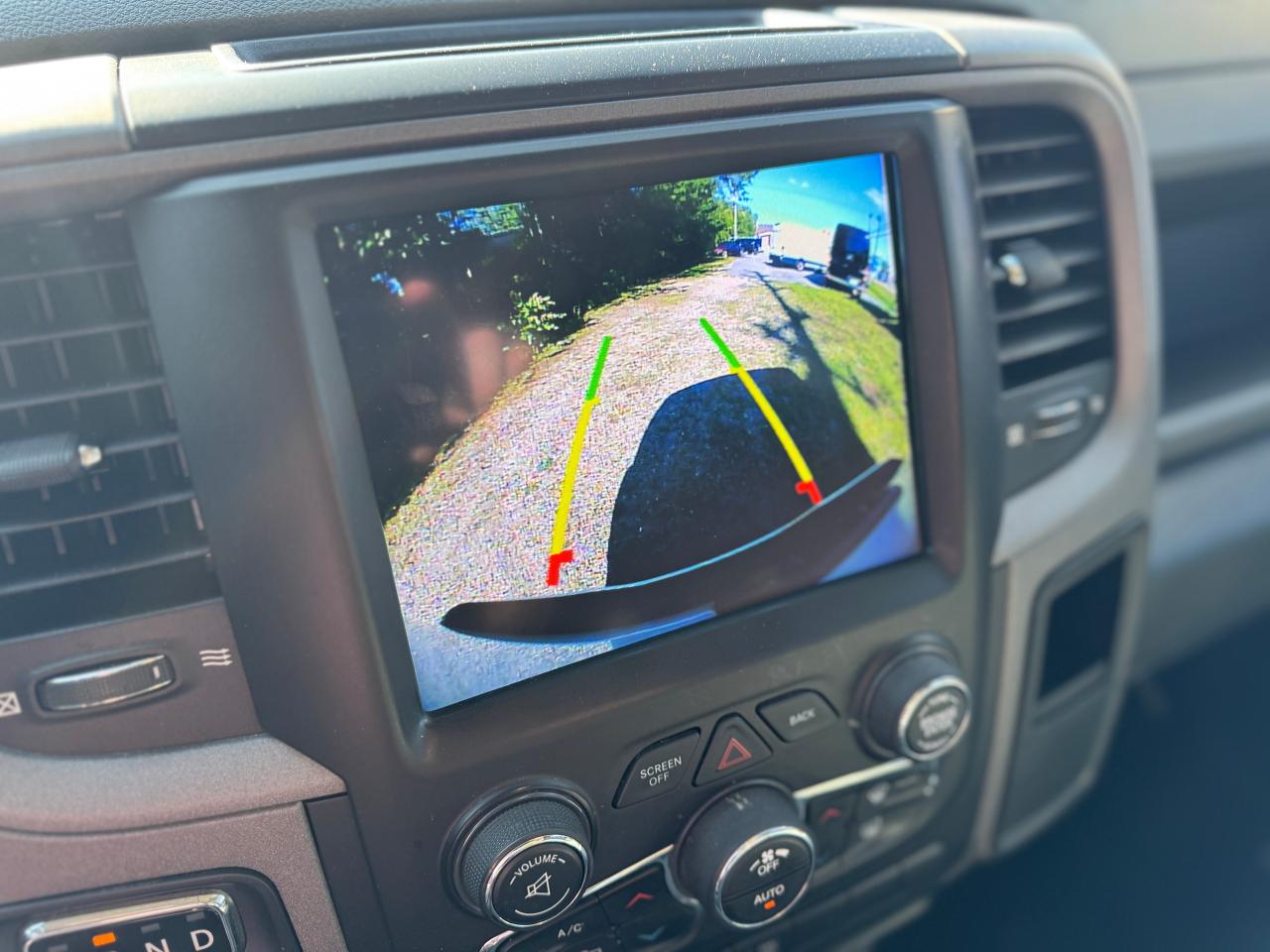 2019 RAM 1500 Classic EXPRESS 4X4 CREW CAB 5'7" BOX - Photo #16