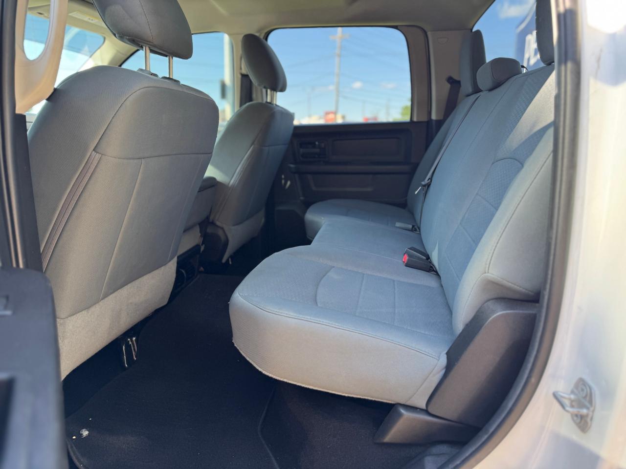 2019 RAM 1500 Classic EXPRESS 4X4 CREW CAB 5'7" BOX - Photo #17
