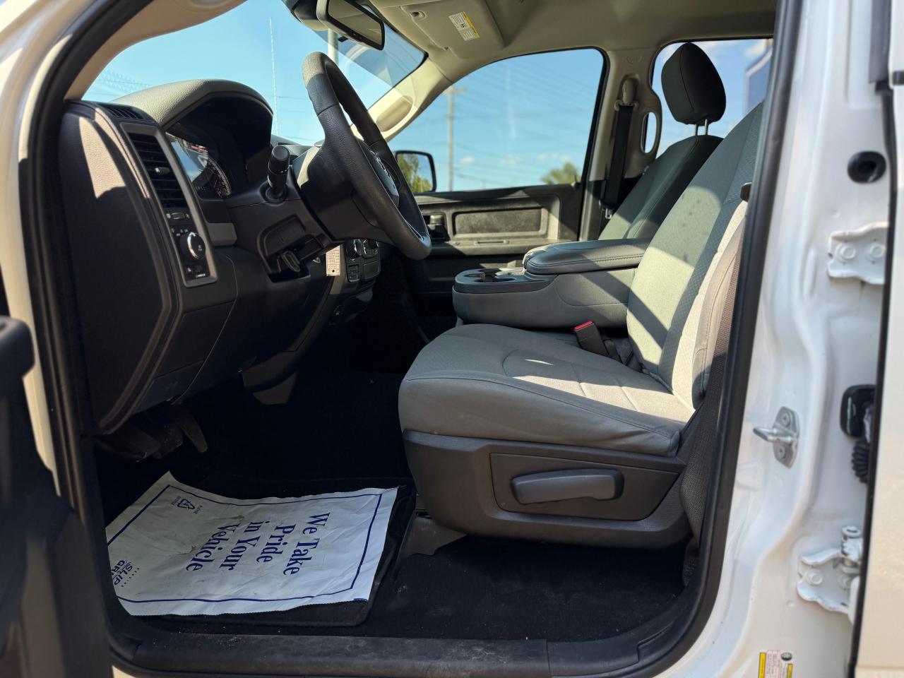 2019 RAM 1500 Classic EXPRESS 4X4 CREW CAB 5'7" BOX - Photo #18