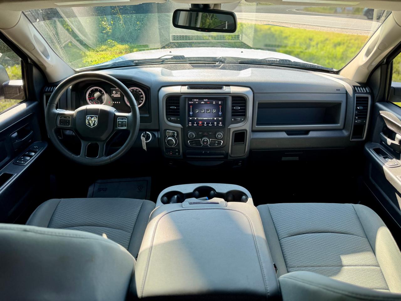 2019 RAM 1500 Classic EXPRESS 4X4 CREW CAB 5'7" BOX - Photo #12