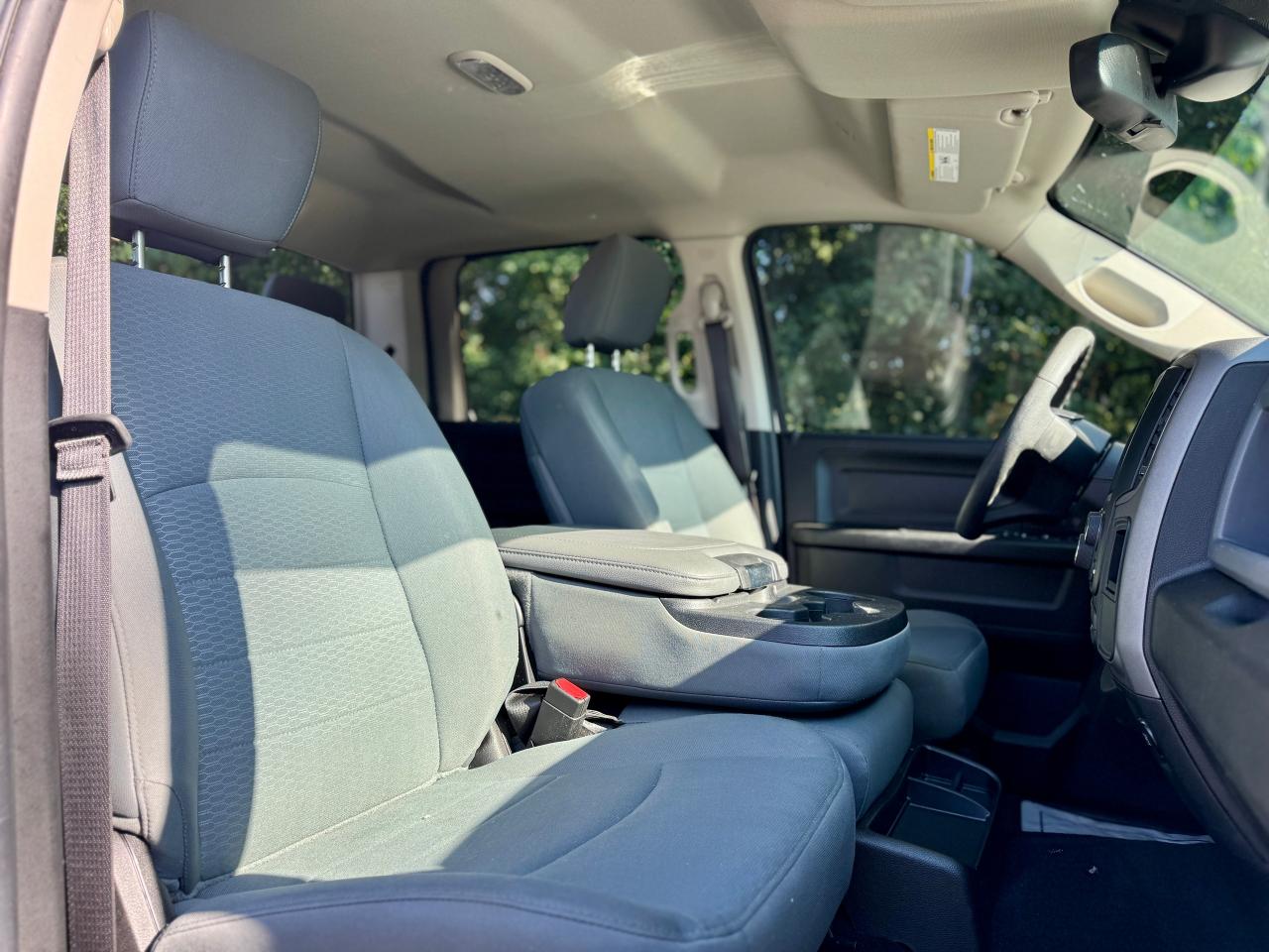 2019 RAM 1500 Classic EXPRESS 4X4 CREW CAB 5'7" BOX - Photo #20