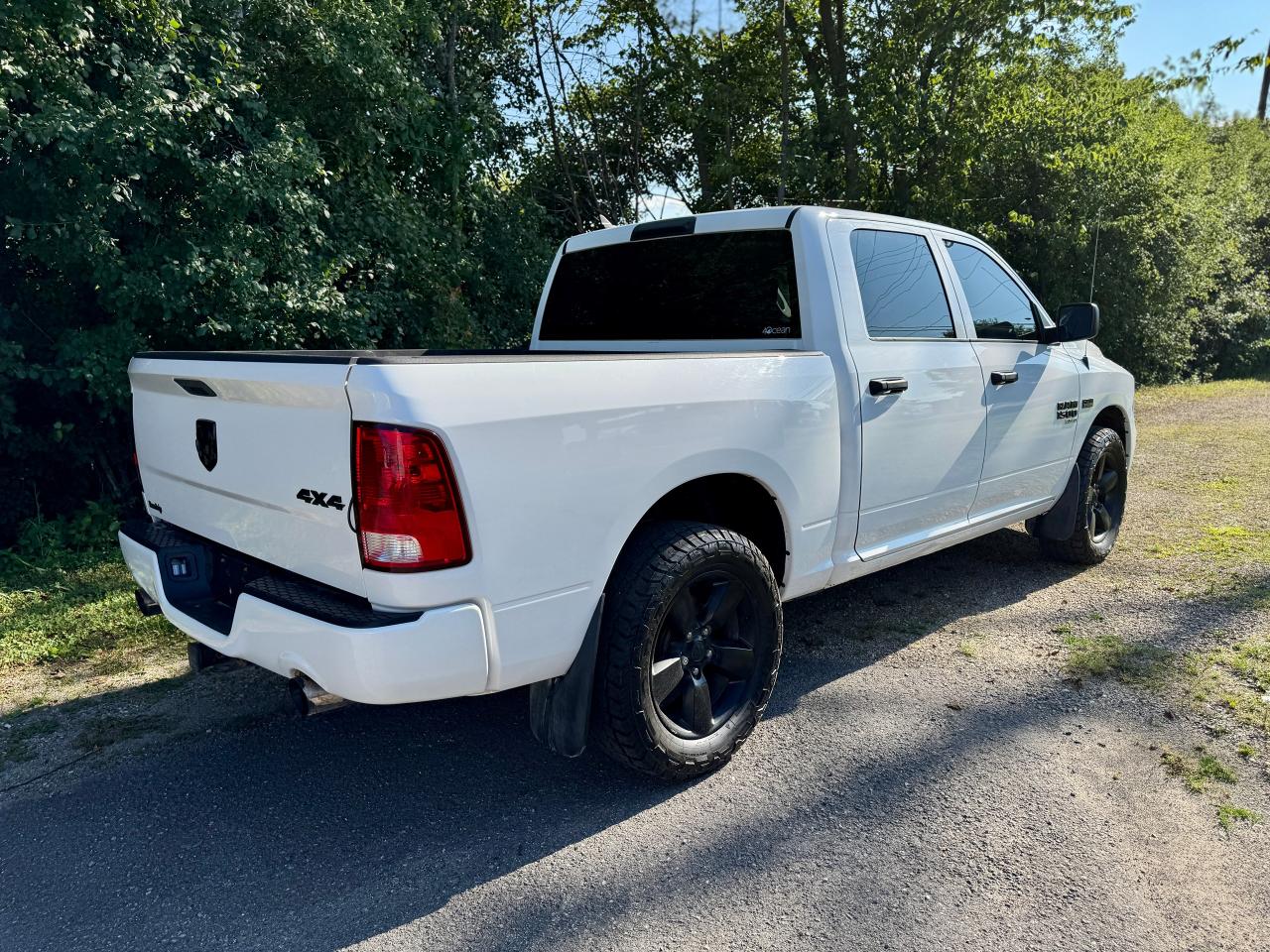 2019 RAM 1500 Classic EXPRESS 4X4 CREW CAB 5'7" BOX - Photo #24