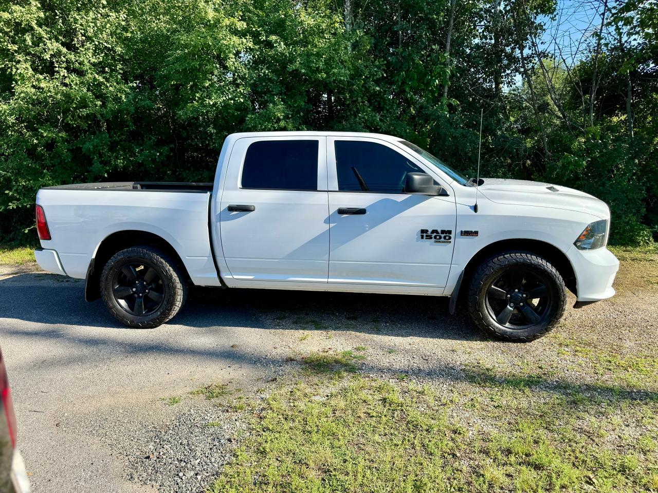 2019 RAM 1500 Classic EXPRESS 4X4 CREW CAB 5'7" BOX - Photo #23