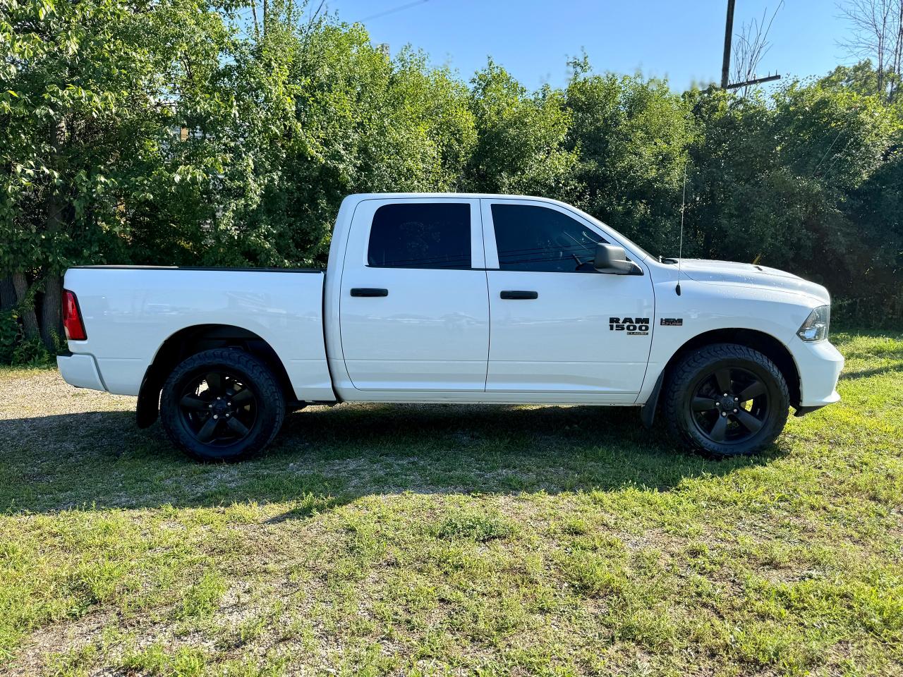 2019 RAM 1500 Classic EXPRESS 4X4 CREW CAB 5'7" BOX - Photo #6
