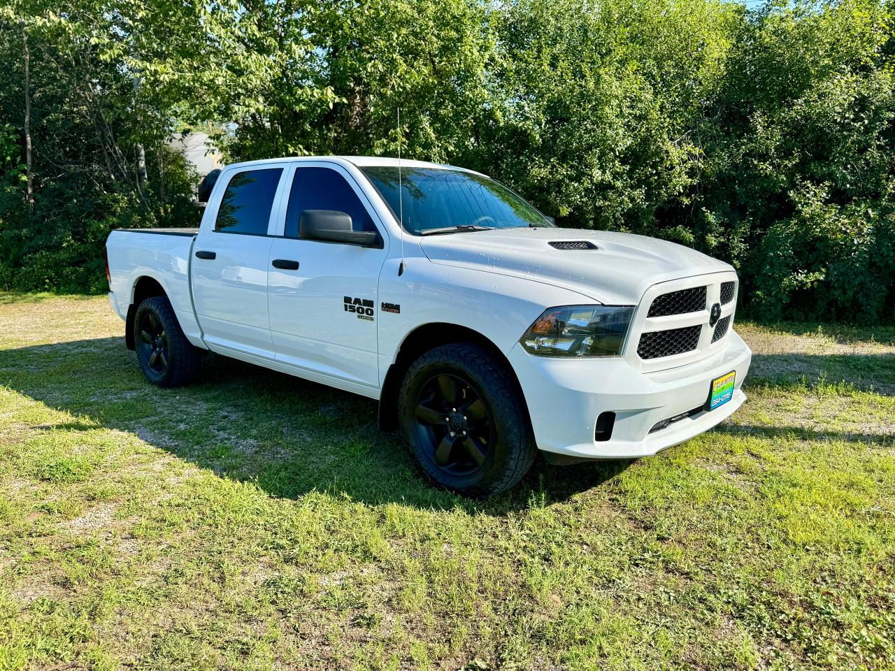 2019 RAM 1500 Classic EXPRESS 4X4 CREW CAB 5'7" BOX - Photo #3