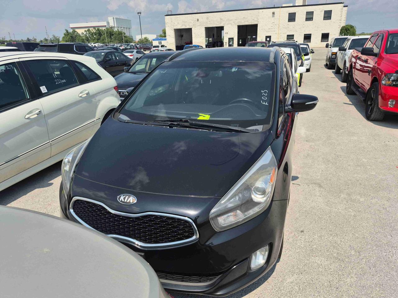 2014 Kia Rondo  - Photo #2